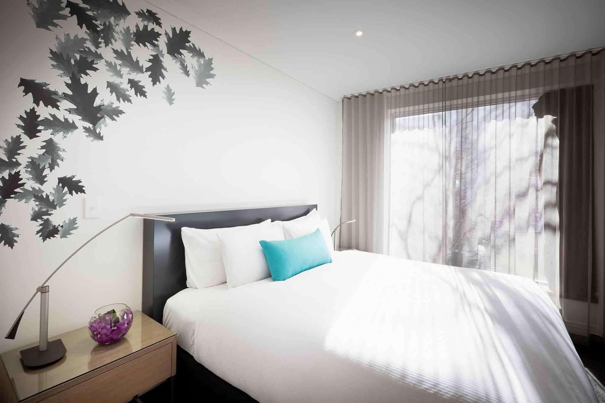 The Como Melburne Exterior foto A bedroom at the hotel