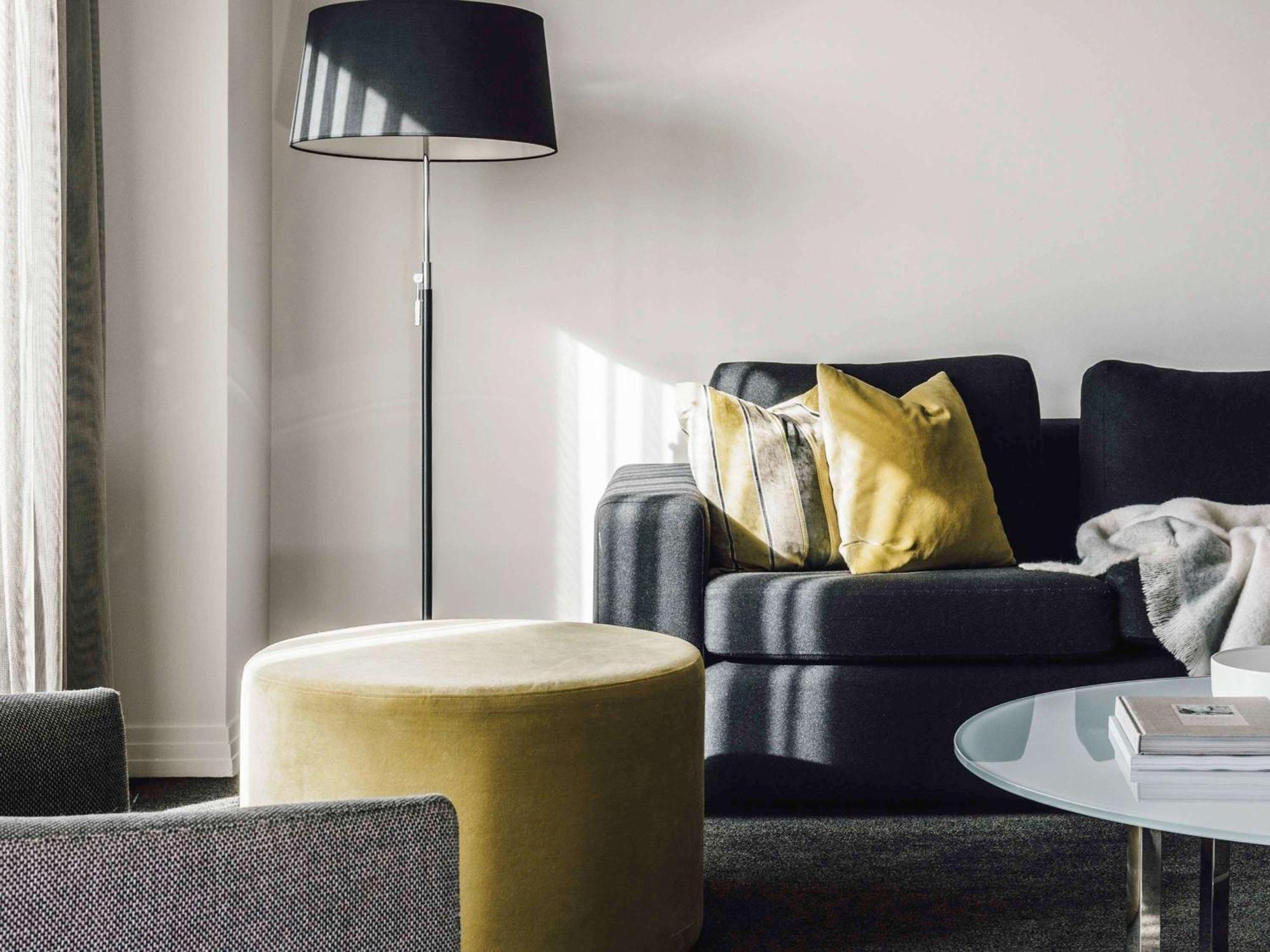 The Como Melburne Exterior foto A floor lamp